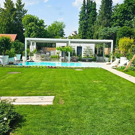 Lejlighed Luxurious Large With Pool, Garden, Koi Pond Only 12 Min To Octoberfest München