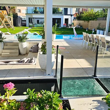 Luxurious Large With Pool, Garden, Koi Pond Only 12 Min To Octoberfest Appartamento