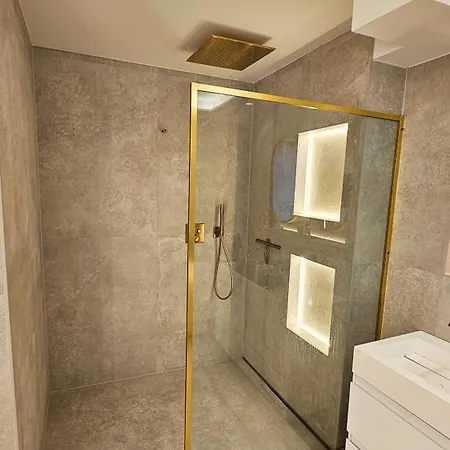 Luxurious Large With Pool, Garden, Koi Pond Only 12 Min To Octoberfest Appartamento *