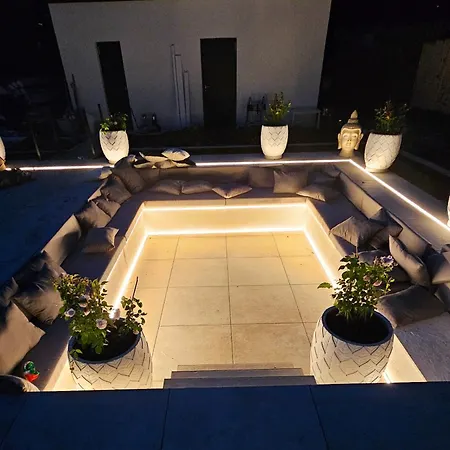 Appartamento Luxurious Large With Pool, Garden, Koi Pond Only 12 Min To Octoberfest *