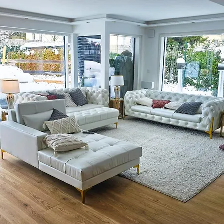 Luxurious Large With Pool, Garden, Koi Pond Only 12 Min To Octoberfest Lejlighed München