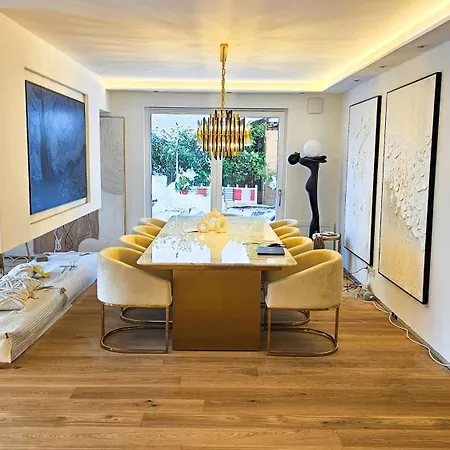 Luxurious Large With Pool, Garden, Koi Pond Only 12 Min To Octoberfest Monaco di Baviera