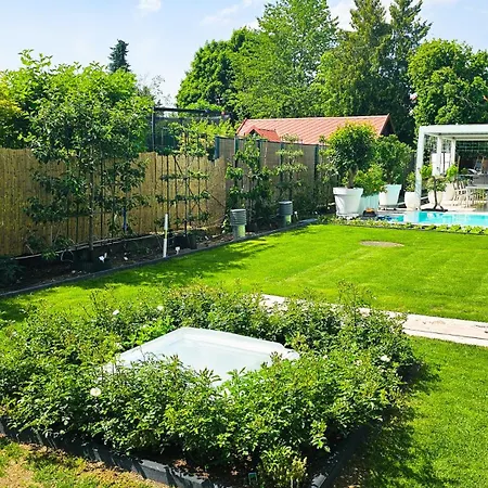 Luxurious Large With Pool, Garden, Koi Pond Only 12 Min To Octoberfest Monaco di Baviera